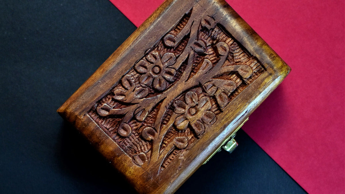 Antiek houtsnijwerk kistje